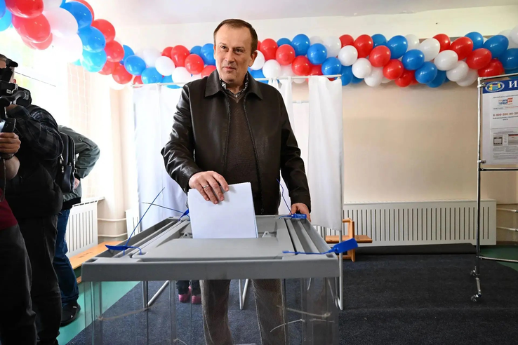 Губернатор Александр Дрозденко проголосовал на выборах