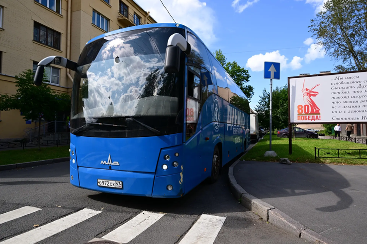 Правительство Ленобласти передало два автобуса для нужд Минобороны России