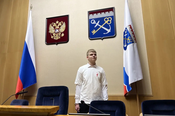 Школьнику из Гатчины провели экскурсию по правительству Ленобласти