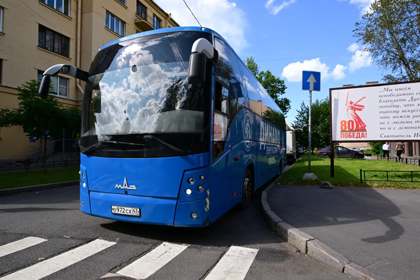 Правительство Ленобласти передало два автобуса для нужд Минобороны России